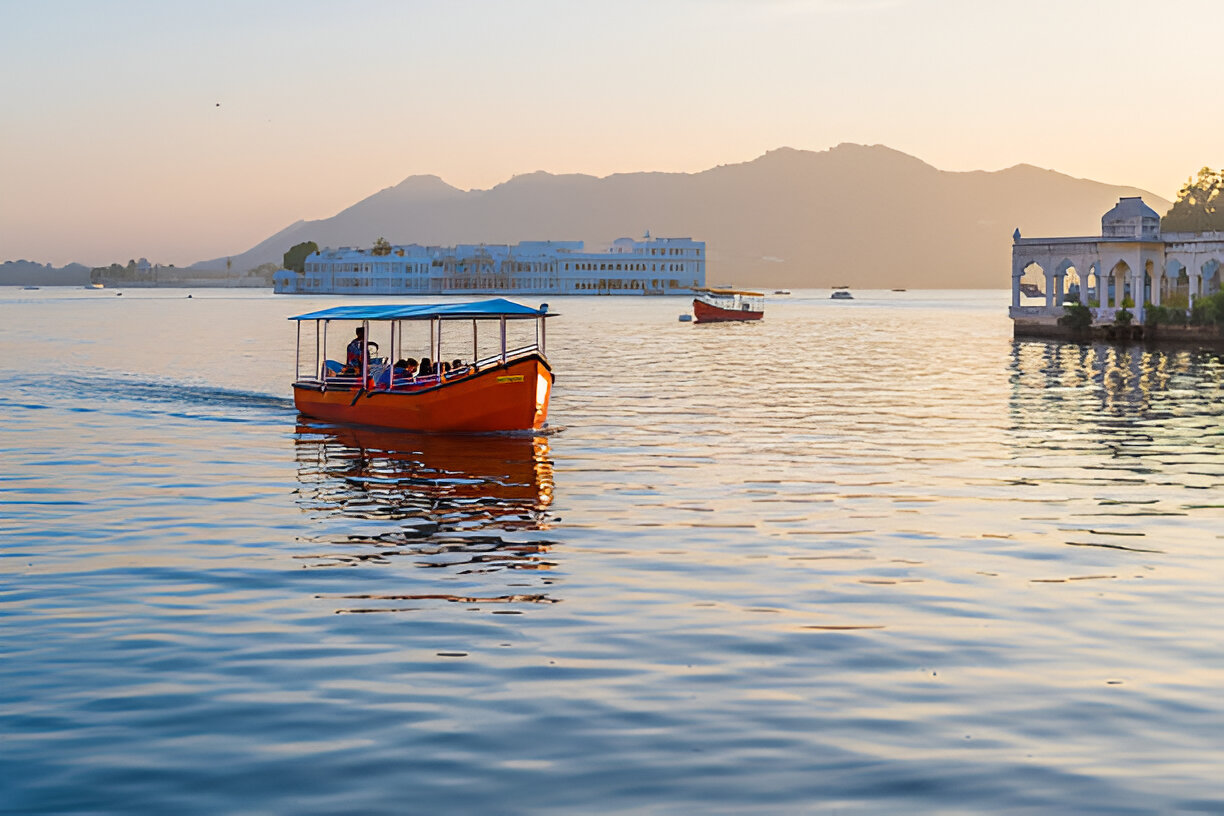 Evening Boat Ride on Lake Pichola Evening Boat Ride on Lake Pichola