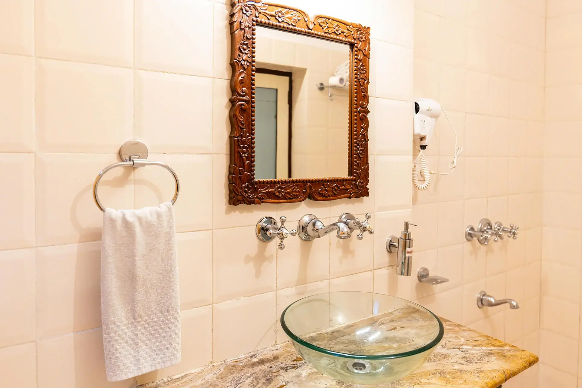 Royal Lakeview Hotel In Udaipur