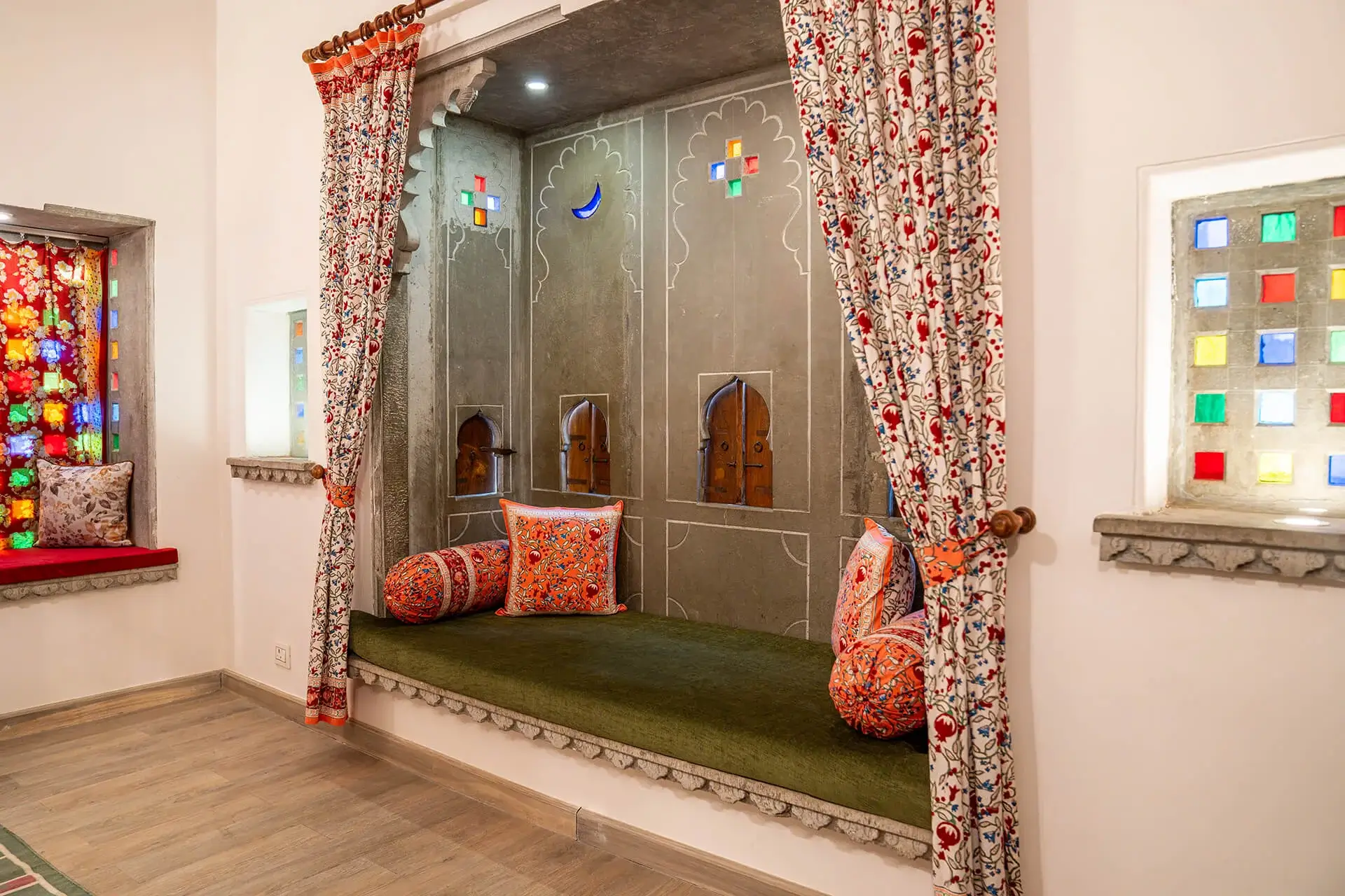 Budget Lakeview Hotel In Udaipur