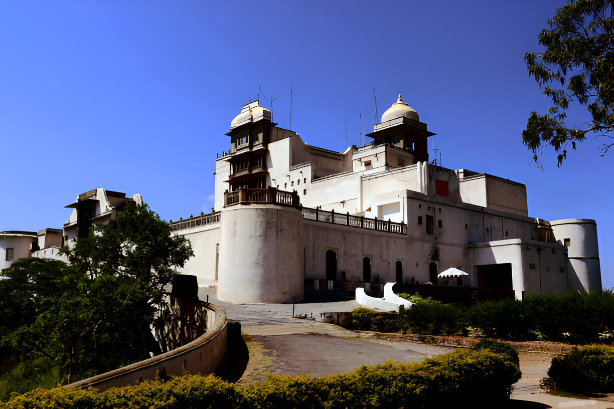 Sajjangarh Palace (Monsoon Palace) Sajjangarh Palace (Monsoon Palace)